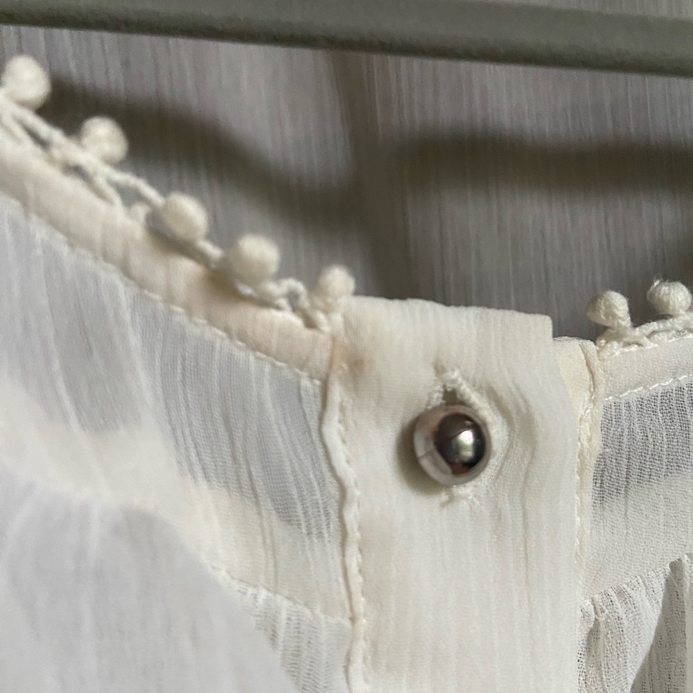 Express Ruffle Blouse - Picture 6 of 7